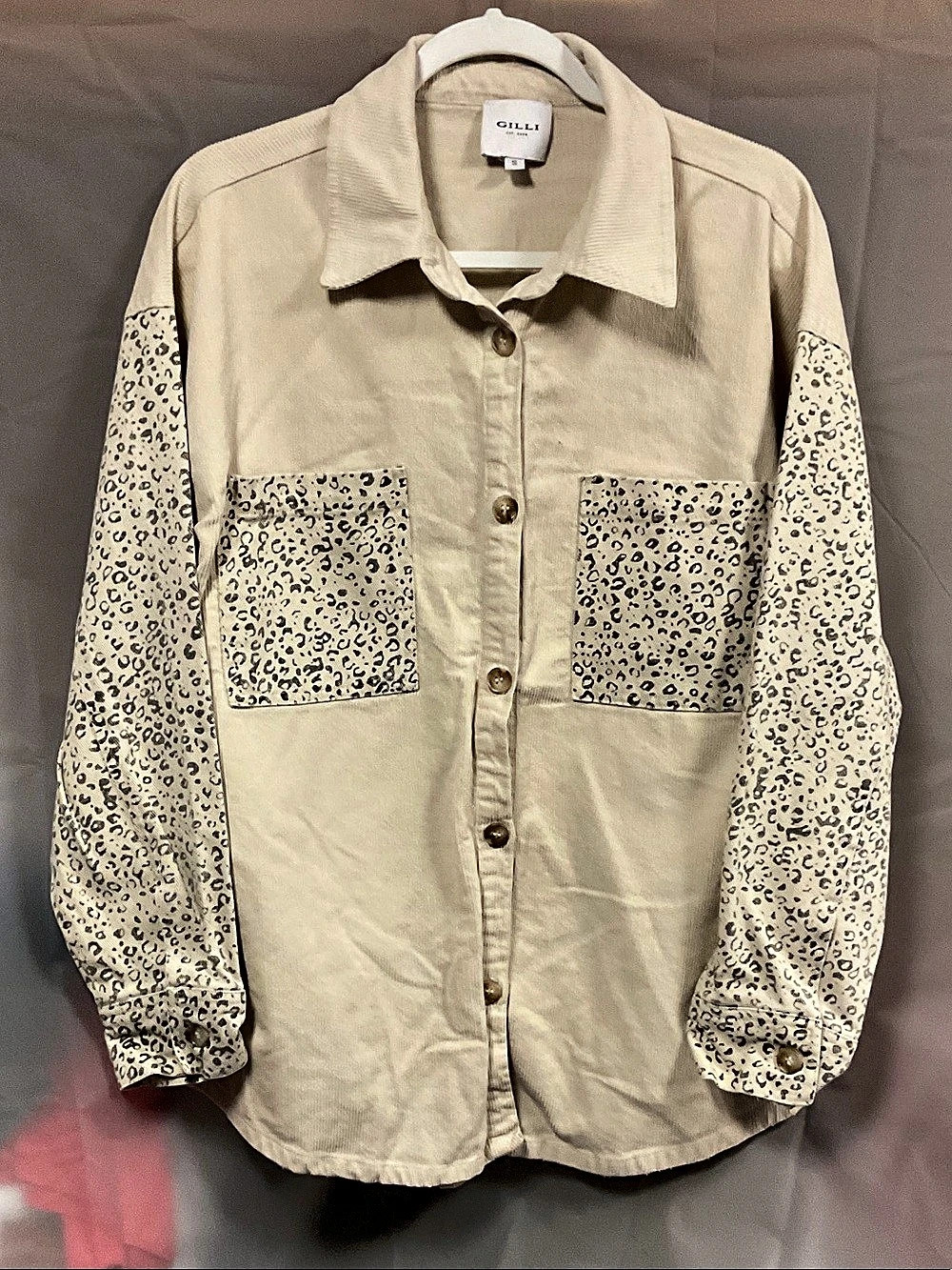 Gilli Animal Print Sleeve Button Down Cream Small